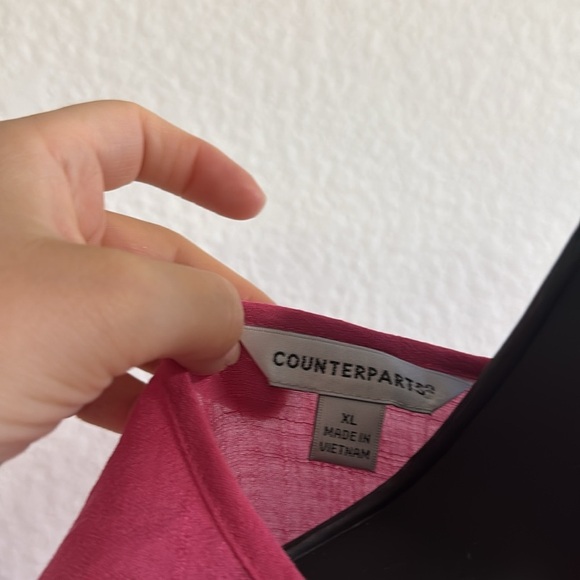 Counterparts Pink Embroidered V-Neck Blouse – Size XL – New with Tags - Picture 5 of 5